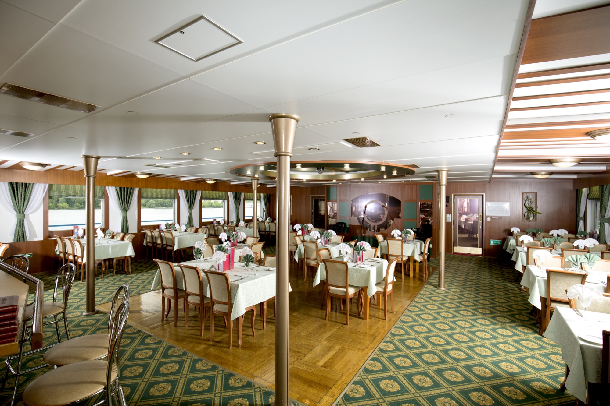 CroisiEurope MS Georgy Chicherin Bar Lounge 2.jpg